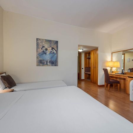 Ih Hotels Milano Eur - Трецано сул Навильо Екстериор снимка