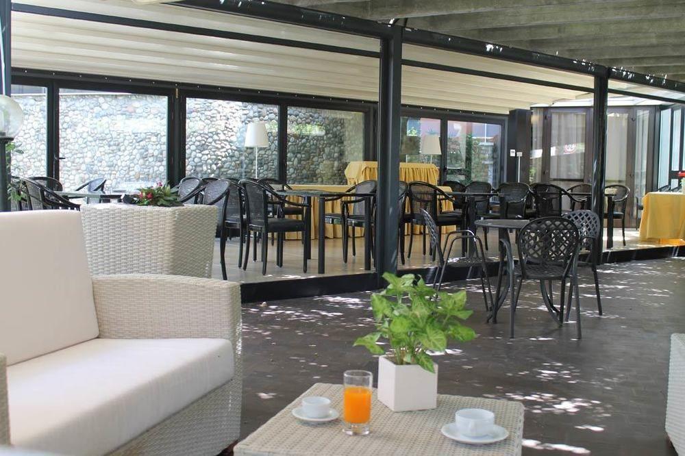 Ih Hotels Milano Eur - Трецано сул Навильо Екстериор снимка