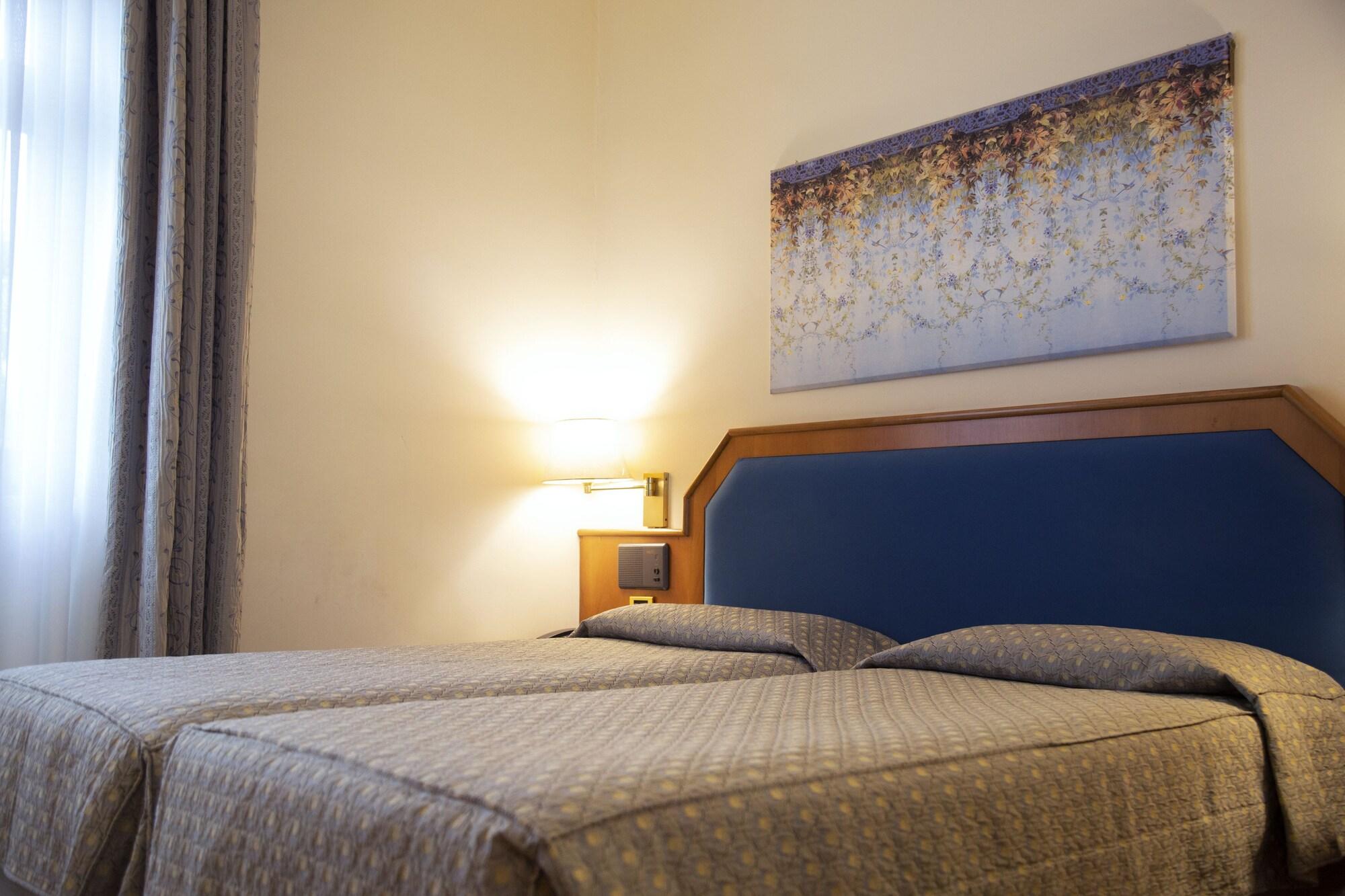 Ih Hotels Milano Eur - Трецано сул Навильо Екстериор снимка