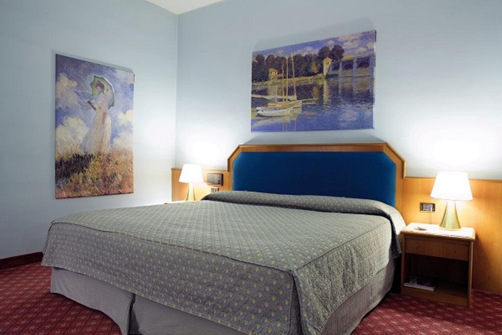 Ih Hotels Milano Eur - Трецано сул Навильо Екстериор снимка