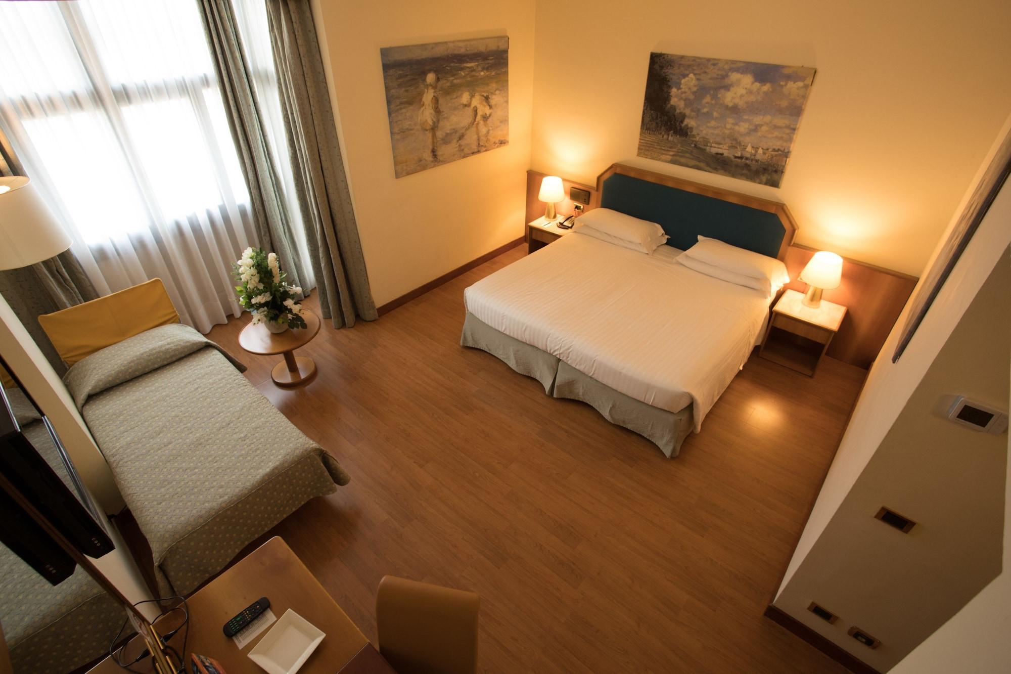 Ih Hotels Milano Eur - Трецано сул Навильо Екстериор снимка