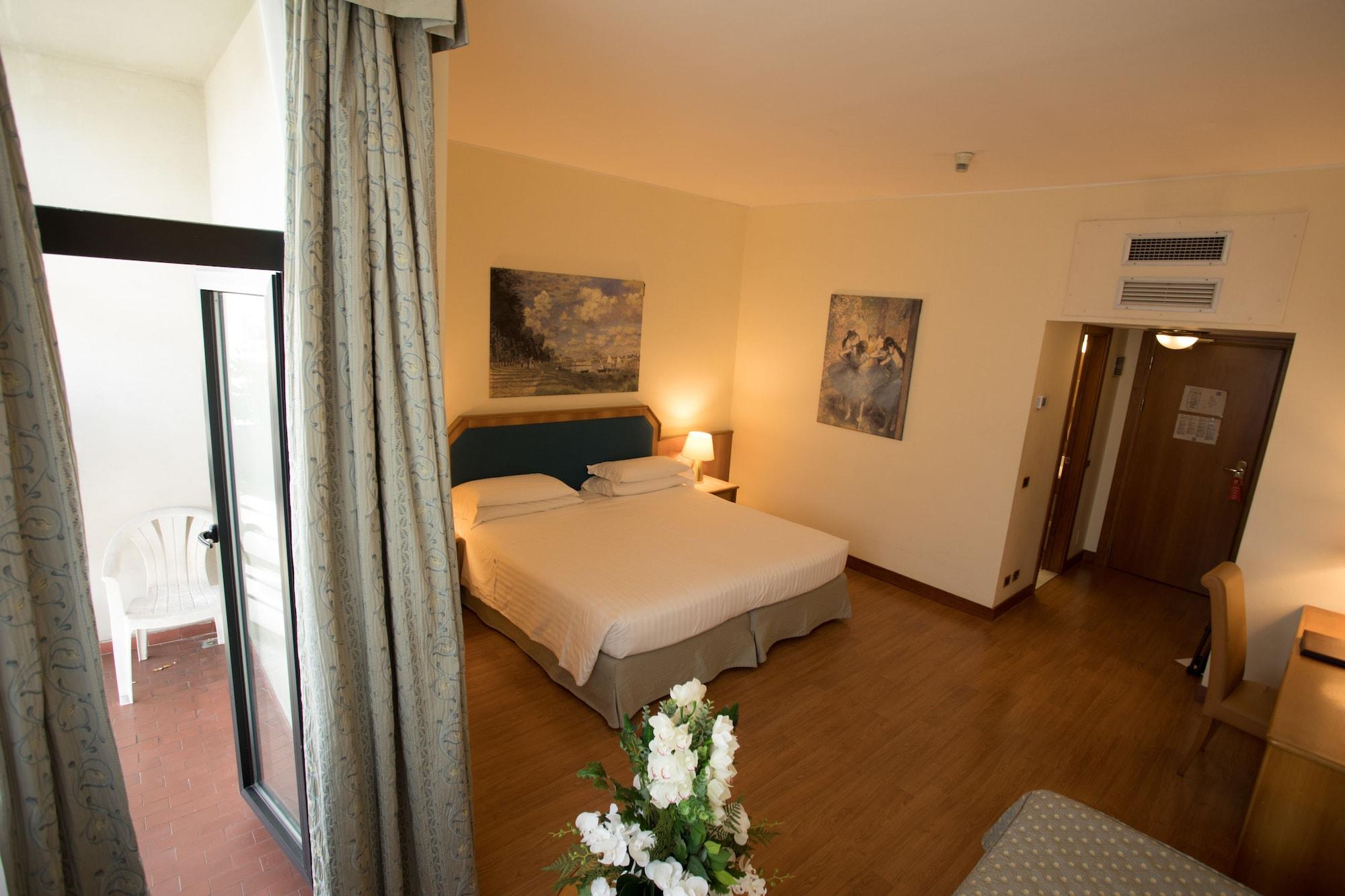 Ih Hotels Milano Eur - Трецано сул Навильо Екстериор снимка