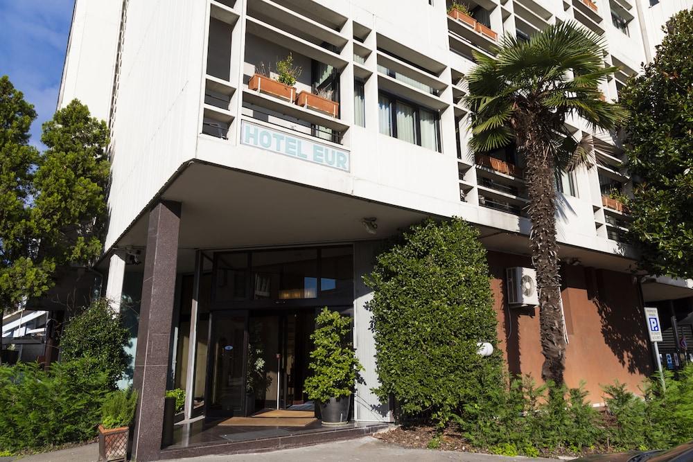 Ih Hotels Milano Eur - Трецано сул Навильо Екстериор снимка