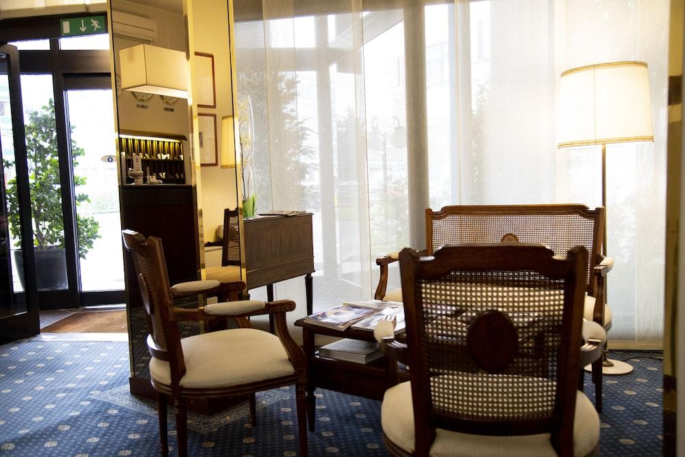 Ih Hotels Milano Eur - Трецано сул Навильо Екстериор снимка
