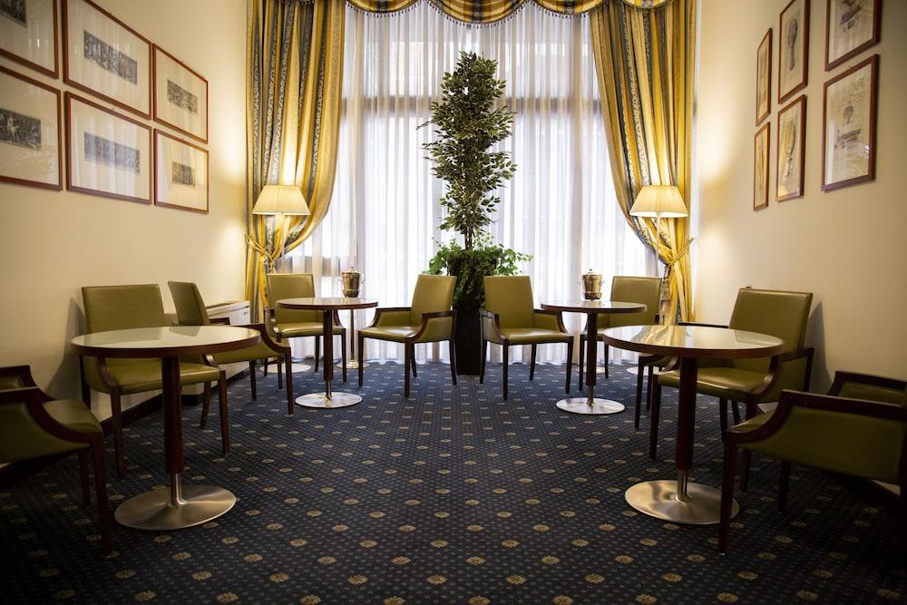 Ih Hotels Milano Eur - Трецано сул Навильо Екстериор снимка