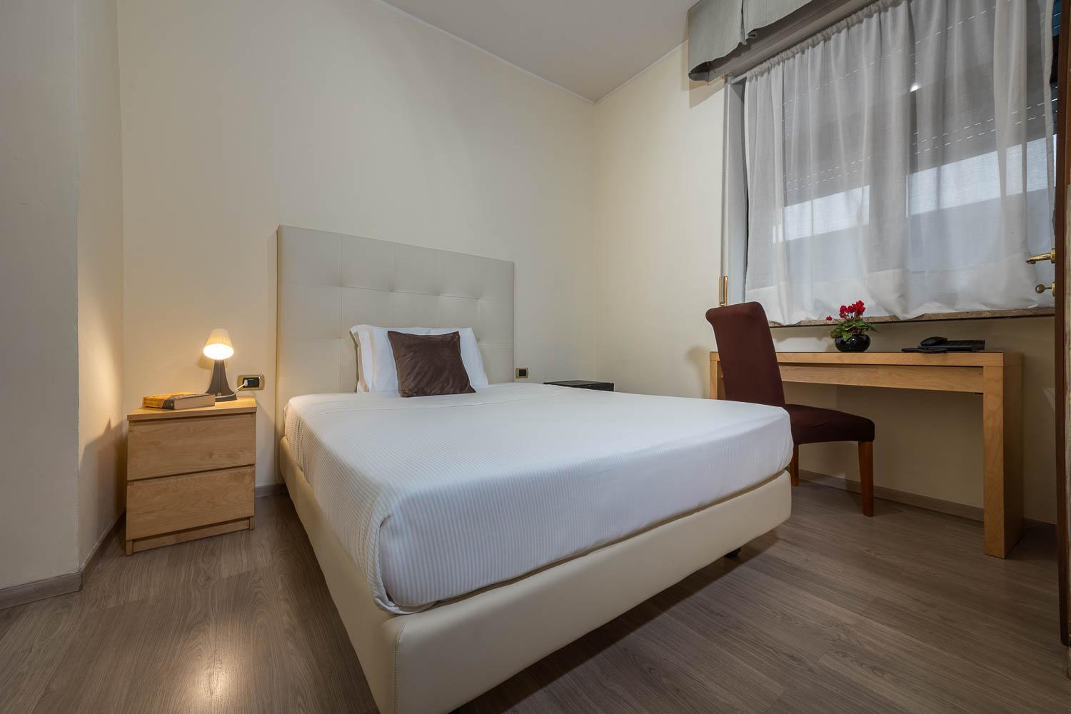 Ih Hotels Milano Eur - Трецано сул Навильо Екстериор снимка