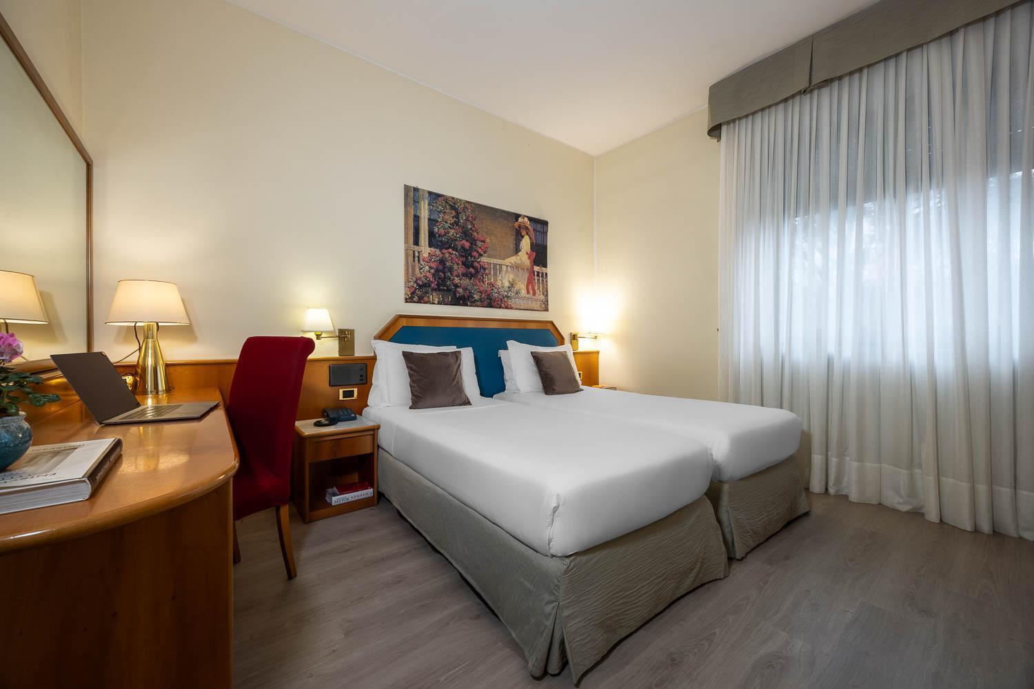 Ih Hotels Milano Eur - Трецано сул Навильо Екстериор снимка