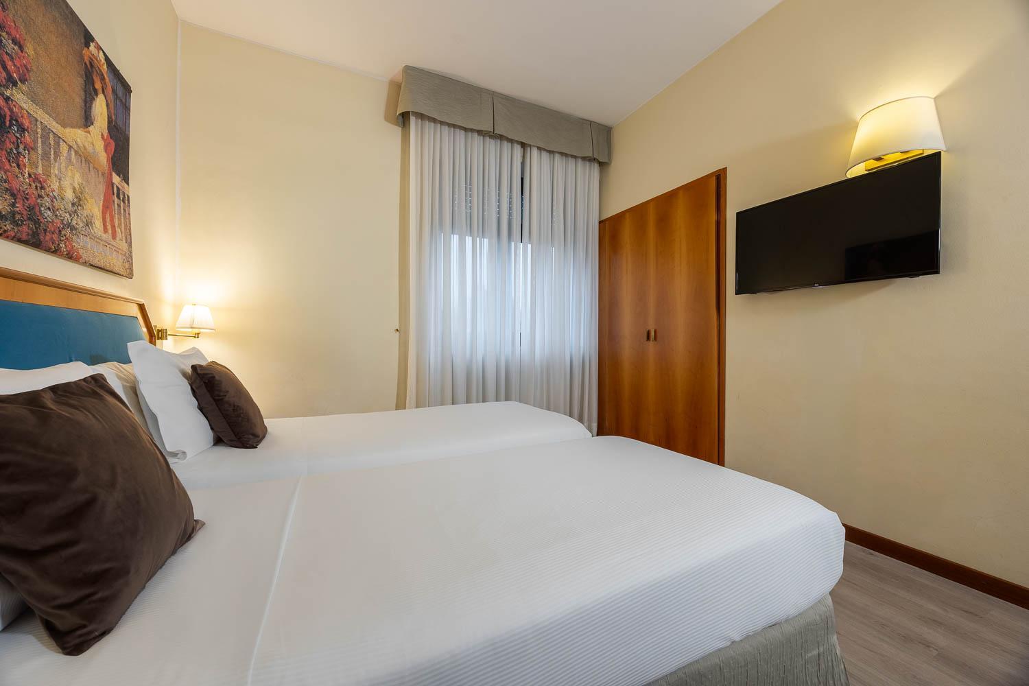 Ih Hotels Milano Eur - Трецано сул Навильо Екстериор снимка