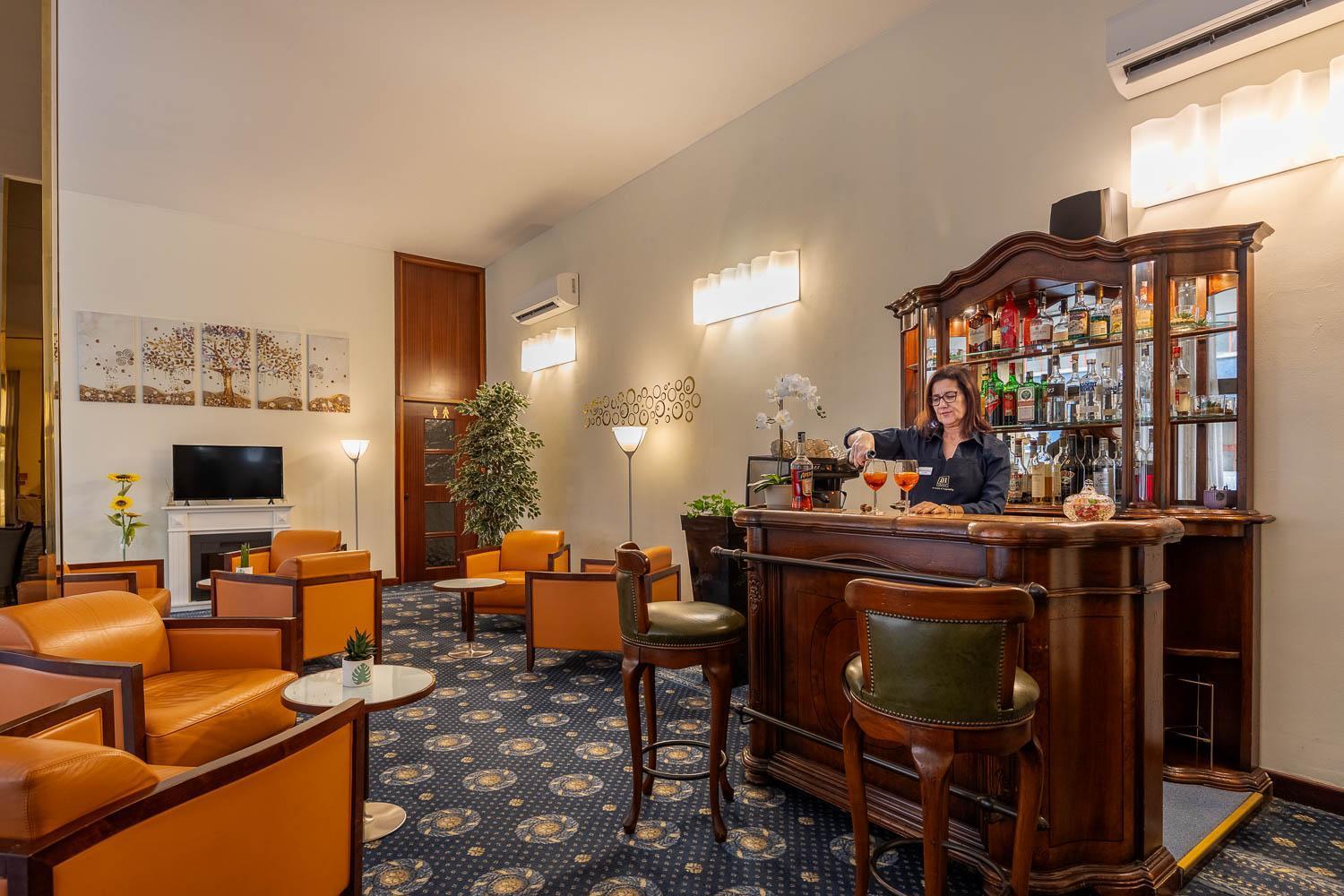 Ih Hotels Milano Eur - Трецано сул Навильо Екстериор снимка