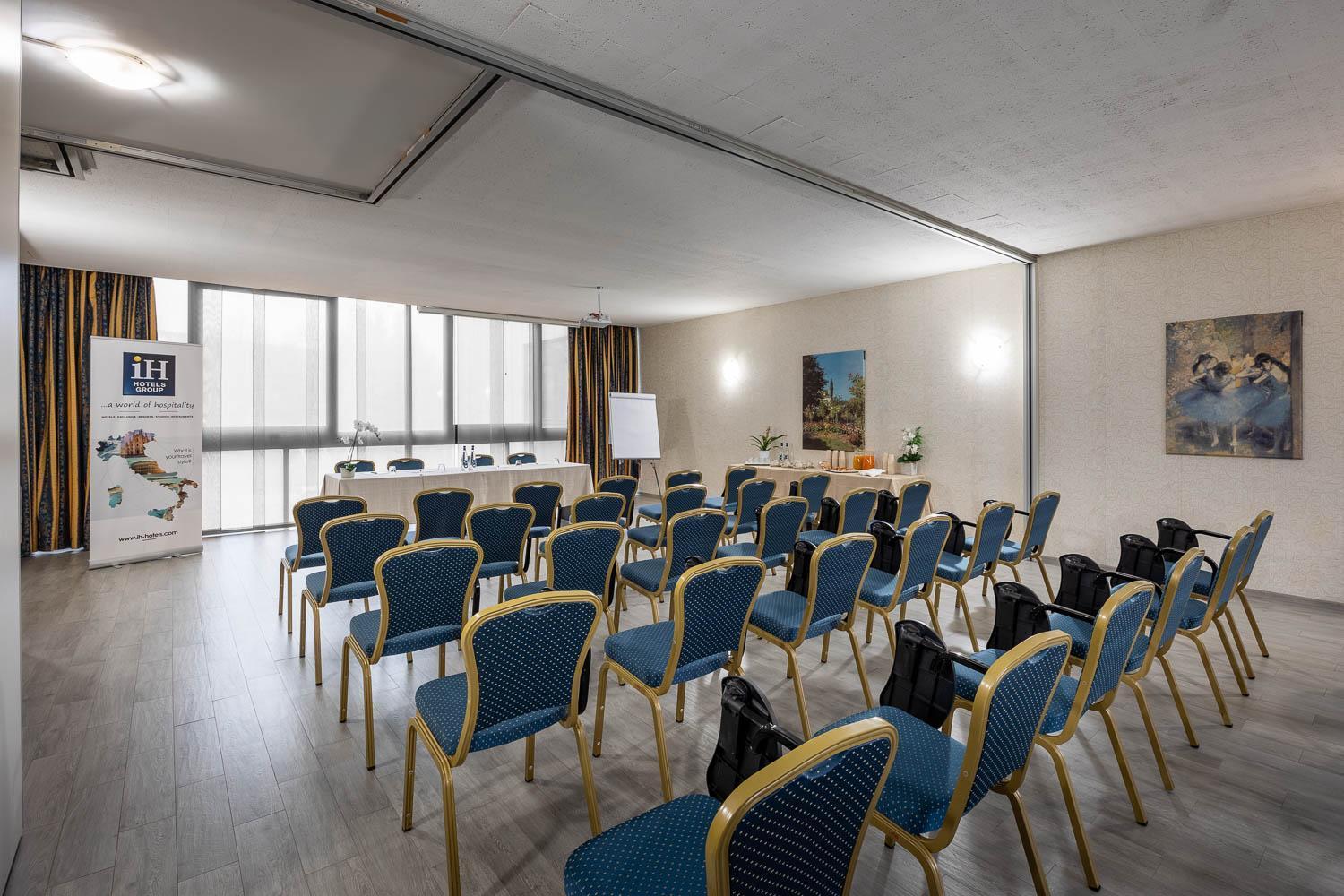 Ih Hotels Milano Eur - Трецано сул Навильо Екстериор снимка