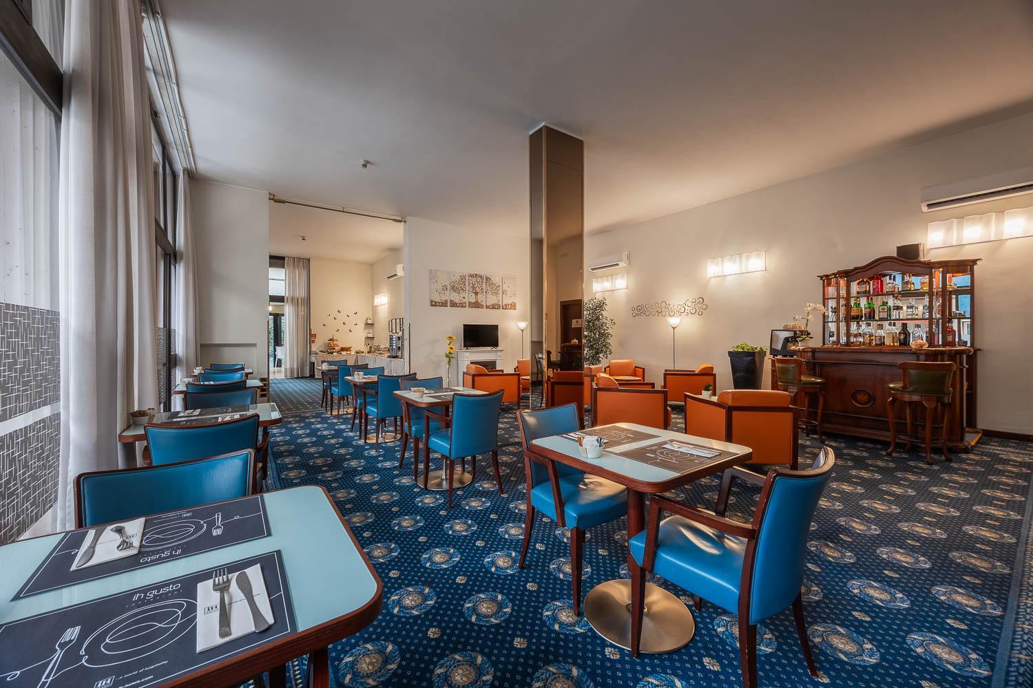 Ih Hotels Milano Eur - Трецано сул Навильо Екстериор снимка