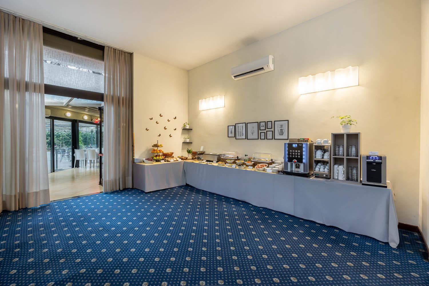 Ih Hotels Milano Eur - Трецано сул Навильо Екстериор снимка